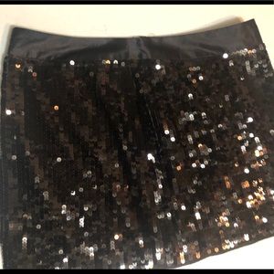 Express sequence mini skirt